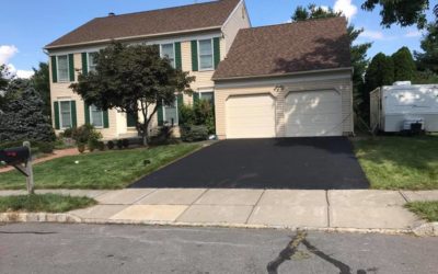 Should You Use Asphalt or Concrete for Your Driveway?